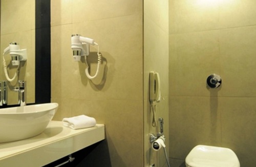 Lakdi Ka Pul Hotel | The Central Court Hotel