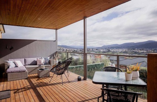 New Norfolk House | The Chalk I Spa & Sunset Views Derwent Valley