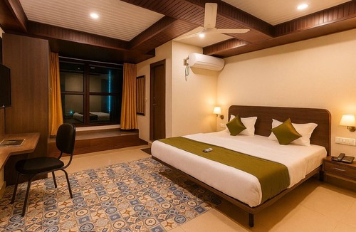 Patna Hotel | THE CLOVERS INN