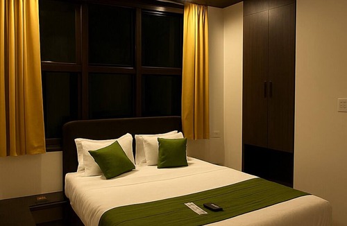 Patna Hotel | THE CLOVERS INN