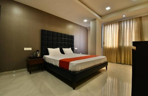 Patna Hotel | THE CLOVERS INN