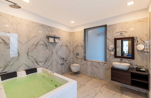 Shavri Colony Hotel | The Colonial Hotel Lake View Rooms