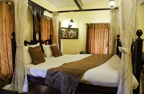Mount Abu Bed & Breakfast | The Colonial Manek Manor
