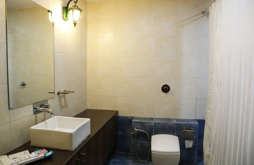 Mount Abu Bed & Breakfast | The Colonial Manek Manor