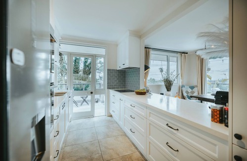 Wollstonecraft Apartment | The Crows Nest Retreat - perfect for six people!