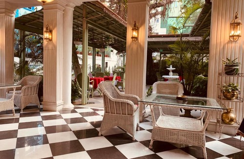 Dharmatala Hotel | The Elgin Fairlawn, Kolkata