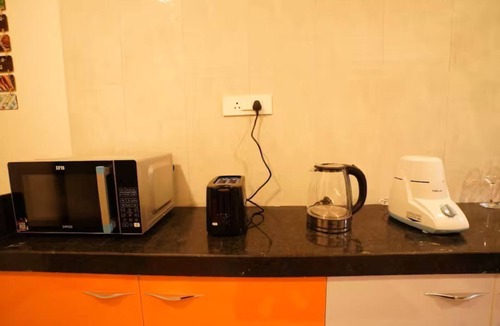 Santacruz Apartment | The Emerald Bloom, 2BHK Apt near Airport,Bkc&NMACC