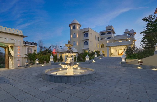 Sadri Hotel | The Everest Hill Resort Suites with Jacuzzi Spa - Resort in Kumbhalgarh