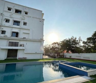 Jalgaon Hotel | The Four Seasons Recreation