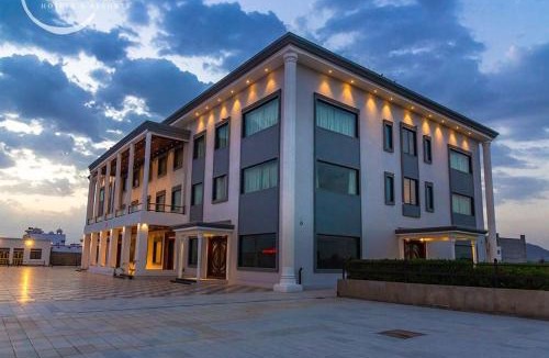 Beawar Hotel | The Girvar Hotel, Barr