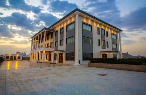 Beawar Hotel | The Girvar Hotel, Barr