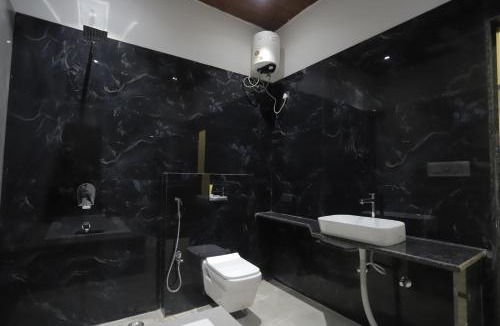 Central Area Apartment | The Golden Glow by Ivory Stays