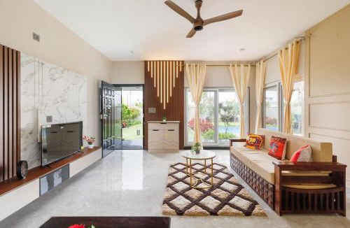 Hosur Apartment | The Green Haven by StayJade2BHKACPoolLawn