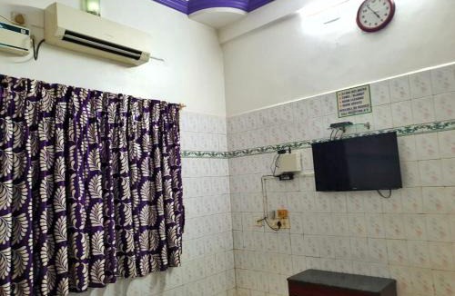Periamet Cabin | THE GREENS - Near Chennai Central Railway Station