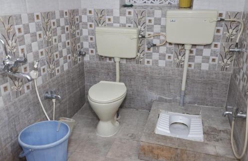 Hyderabad Apartment | THE GUEST HOUSE - 1 Room AC for 4 Guests & 2 BHK AC for 4-10 Guests for Families & Friends