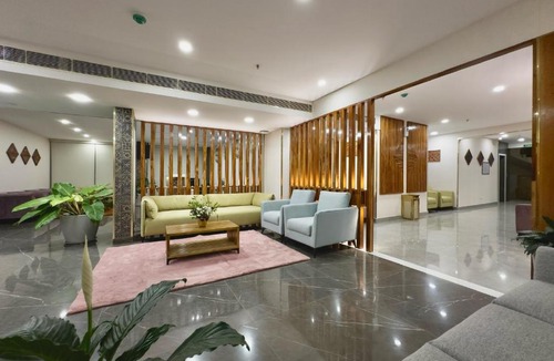 Kuppaayil Hotel | The Habitat Suites-Walkable distance to Guruvayoor temple