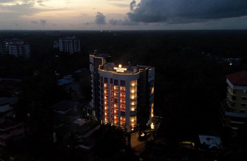 Kuppaayil Hotel | The Habitat Suites-Walkable distance to Guruvayoor temple