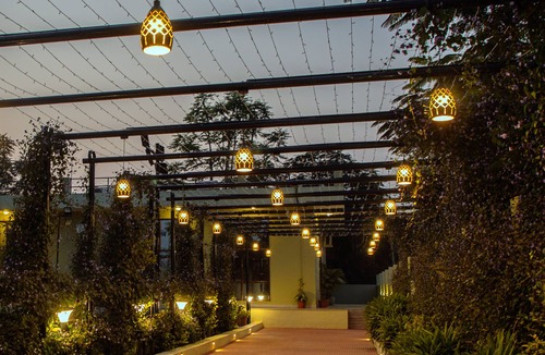 Jaipur Villa | The Hallway is distinguished by its idyllic location between city shores.