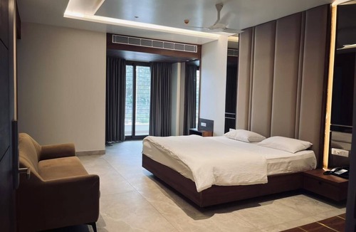 Kadur Hotel | The Heritage Convention Hall and Rooms