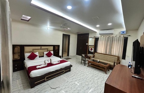 Dumka Hotel | The Heritage