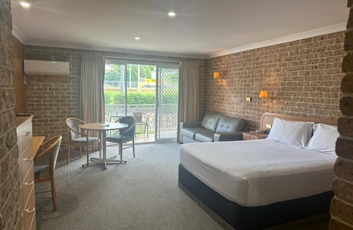 Leumeah Hotel | The Hermitage Motel