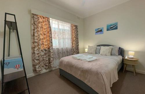 Berri House | The Hidden Gem Exquisite 3BR Retreat in Berri