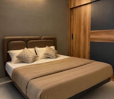 Palm Meadows Apartment | The Hideout PS5 Couple Friendly Gaming Stay