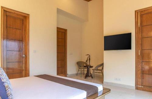 Dharampur Apartment | The Himalayan Mansion I Jacuzzi I Pet friendly & Serviced Villa I Open Air Lawn I Bonfire Available I Kasauli By Exotic Stays