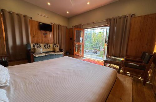 Vijaypur House | THE HIMALAYAN WOODS, CHAUKORI