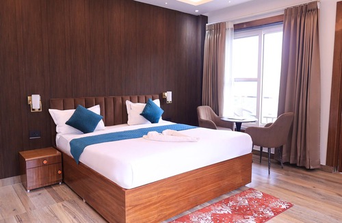 Kaul Hotel | The Hoften Snowia Luxury Stay Near Bhalugarh Waterfall