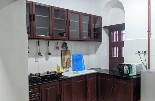Stone Town Apartment | The Hub Train House Violeth