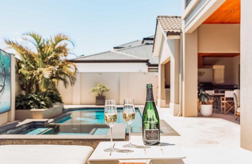 Iluka House | The Iluka Mirage - Sauna - Spa - Heated Pool - Fire pit - 5BR