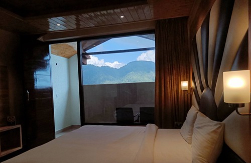 Shimla Hotel | The Jungle Mountain Retreat