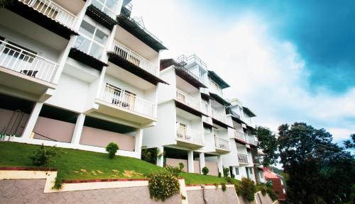 Devikolam Hotel | The Lake View Munnar