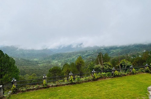 Almora Villa | The Laylah - A Luxury villa in Binsar near Kasar Devi temple.
