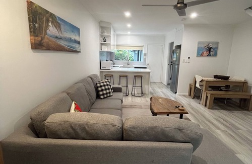 Trinity Beach House | The Lazy Break at Trinity 400m from the beach with great of bars and restaurants