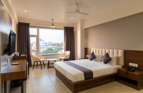 Kolhapur Hotel | The Living Hub Business Hotel, Kolhapur