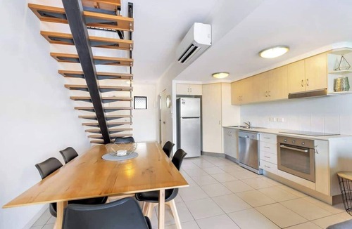 Parramatta Park House | The Loft—Trendy Coastal Charm with Pool