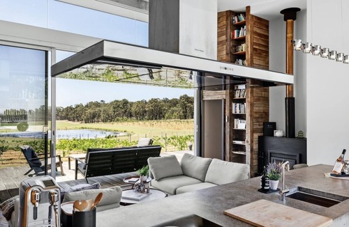 Pokolbin Apartment | The Longhouse - Suite 2 - Iconic Hunter Valley property, 2 en-suite bedrooms and vineyard views