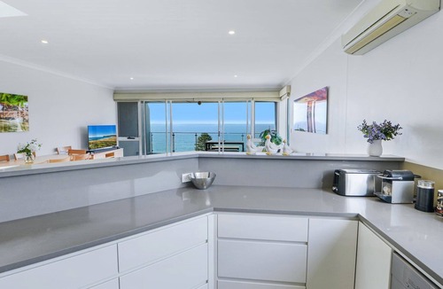 Avoca Beach House | The Lookout - Never-ending Views