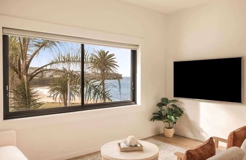 Bronte Apartment | The Lookout | Watch Whales From Your Window