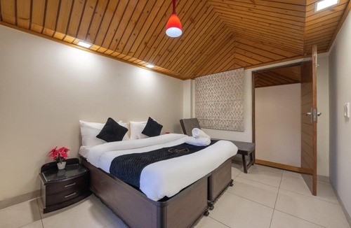 Kuthar Apartment | The Majestic Escape l Serviced Villa l Open Air Lawn & Plunge Pool l Bonfire l Music Party l Managed By ExoticStays