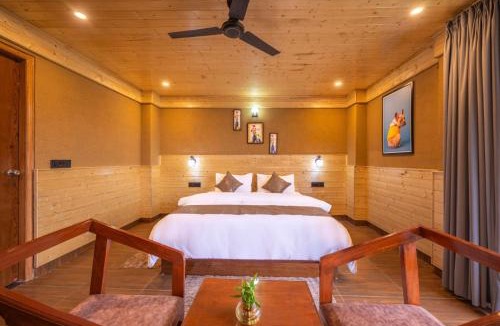 Fagu Hotel | The Mountains Breeze Retreat I Couple Friendly I Balcony I Charvi Retreat I Kufri by Exotic Stays