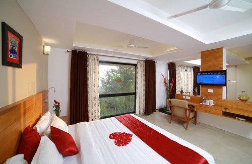 Chithirapuram Hotel | The Munnar Queen