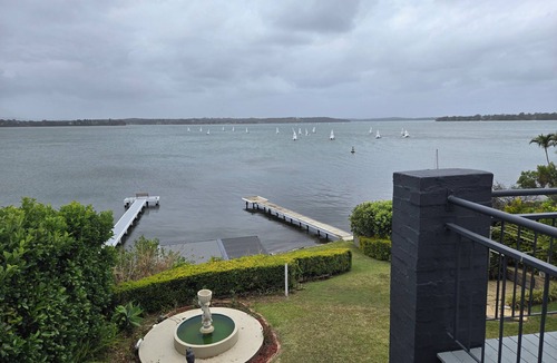 Mannering Park House | The Nautilus at Lake Macquarie | Indoor Heated Pool | Kayaks | Jetty