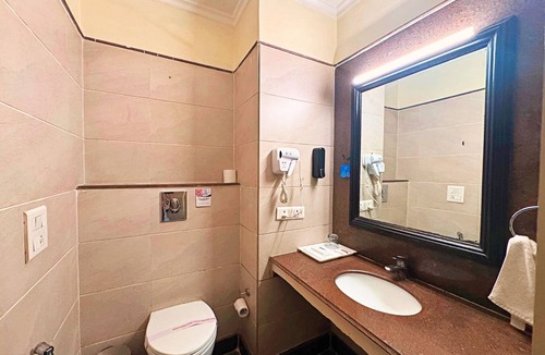 Kalkaji Hotel | The Oakland plaza - Nehru Place by Orion Hotels