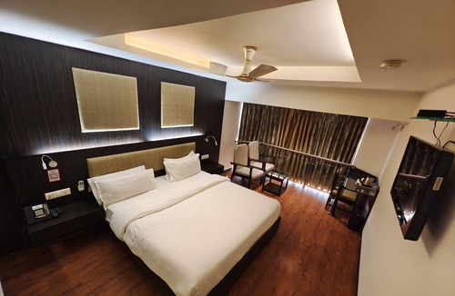 Sayajiganj Hotel | The Oasis -Vadodara