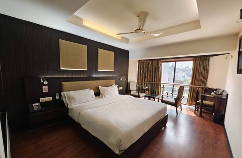 Sayajiganj Hotel | The Oasis -Vadodara