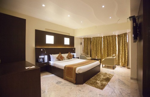 Sayajiganj Hotel | The Oasis -Vadodara