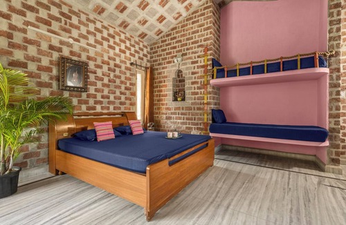 Taoru House | The Orchard Farm, Manesar- Luxury Pet- Friendly Farm with private pool & Jacuzzi